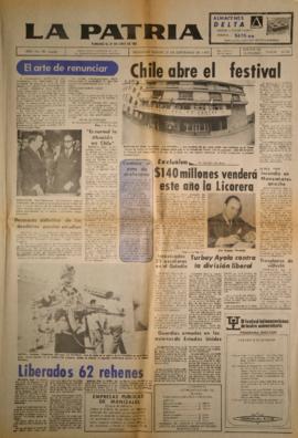 Notas y fotografías de prensa sobre el tercer Festival Latinoamericano de Teatro Universitario de...