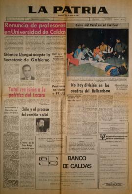 Notas y fotografías de prensa sobre el tercer Festival Latinoamericano de Teatro Universitario de...