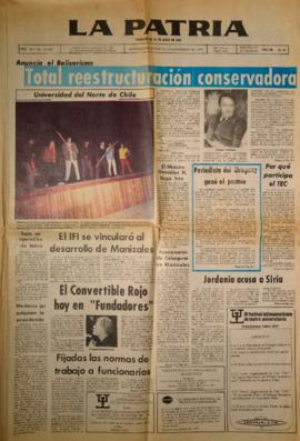 Notas y fotografías de prensa sobre el tercer Festival Latinoamericano de Teatro Universitario de...