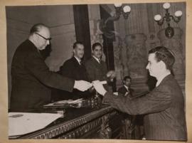 Fotografía entrega de premios otorgados a los ganadores del Concurso Literario de la Municipalida...