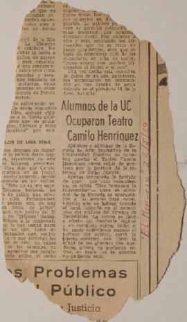 Alumnos de la UC ocuparon Teatro Camilo Henríquez